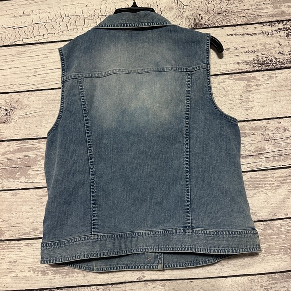 Platinum by Chico’s Pearl Embellished Denim Vest Size 2 (12/14) - Picture 5 of 6